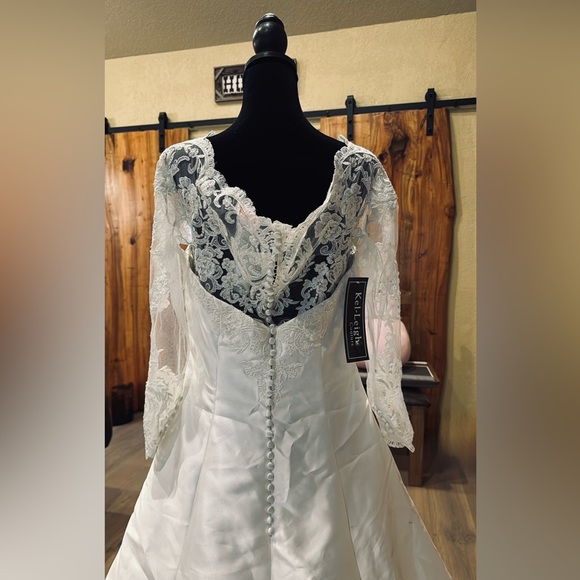 NWT Kei-Leigh Couture Wedding Dress- Discontinued size 12 - Picture 4 of 13